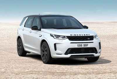Land Rover Discovery Sport P300e PHEV AWD R-Dynamic SE Aut. – in Anlieferung bei Autohaus Lehr GmbH in 